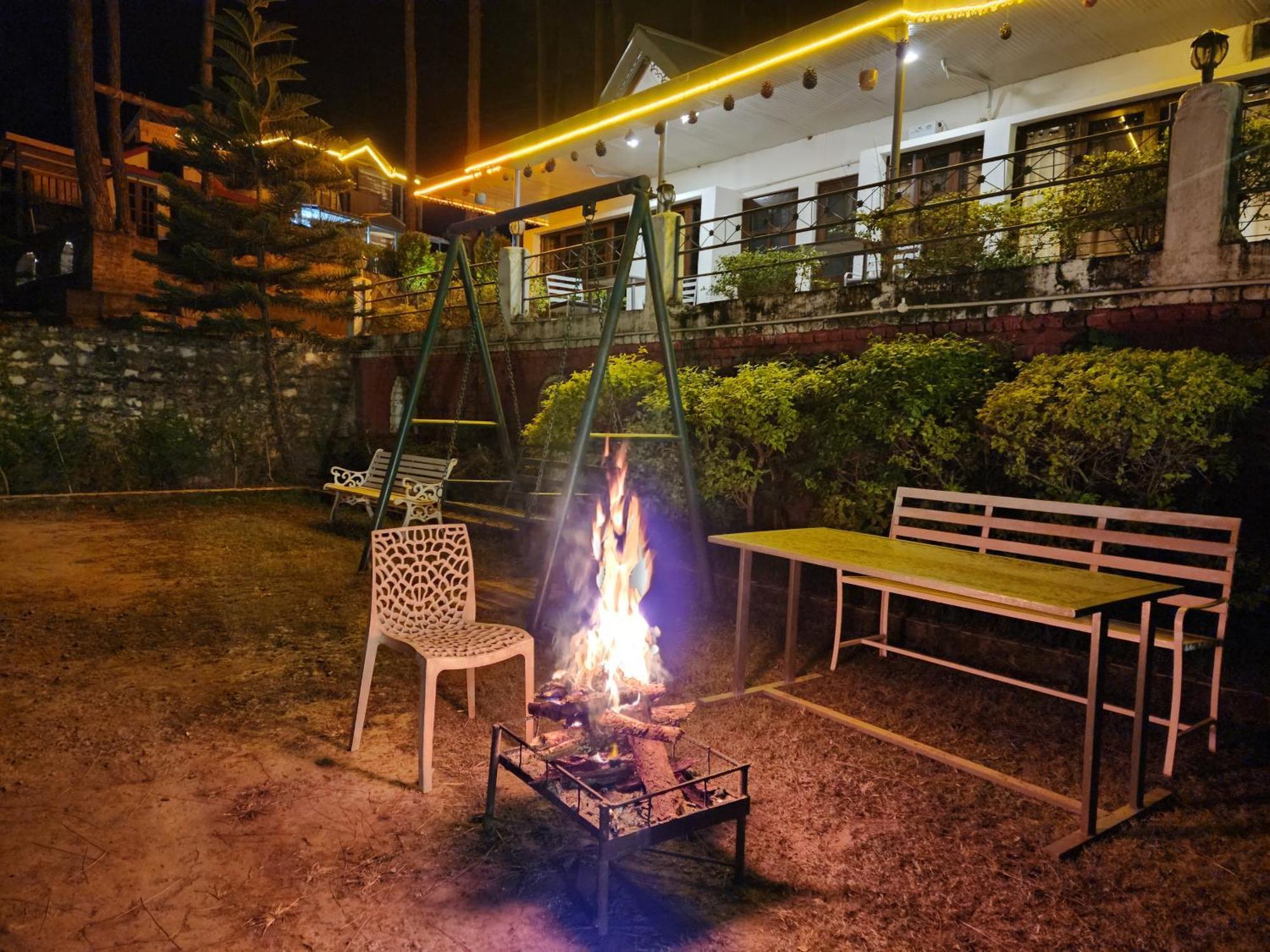 Pine Valley Resort Kasauli Exterior photo