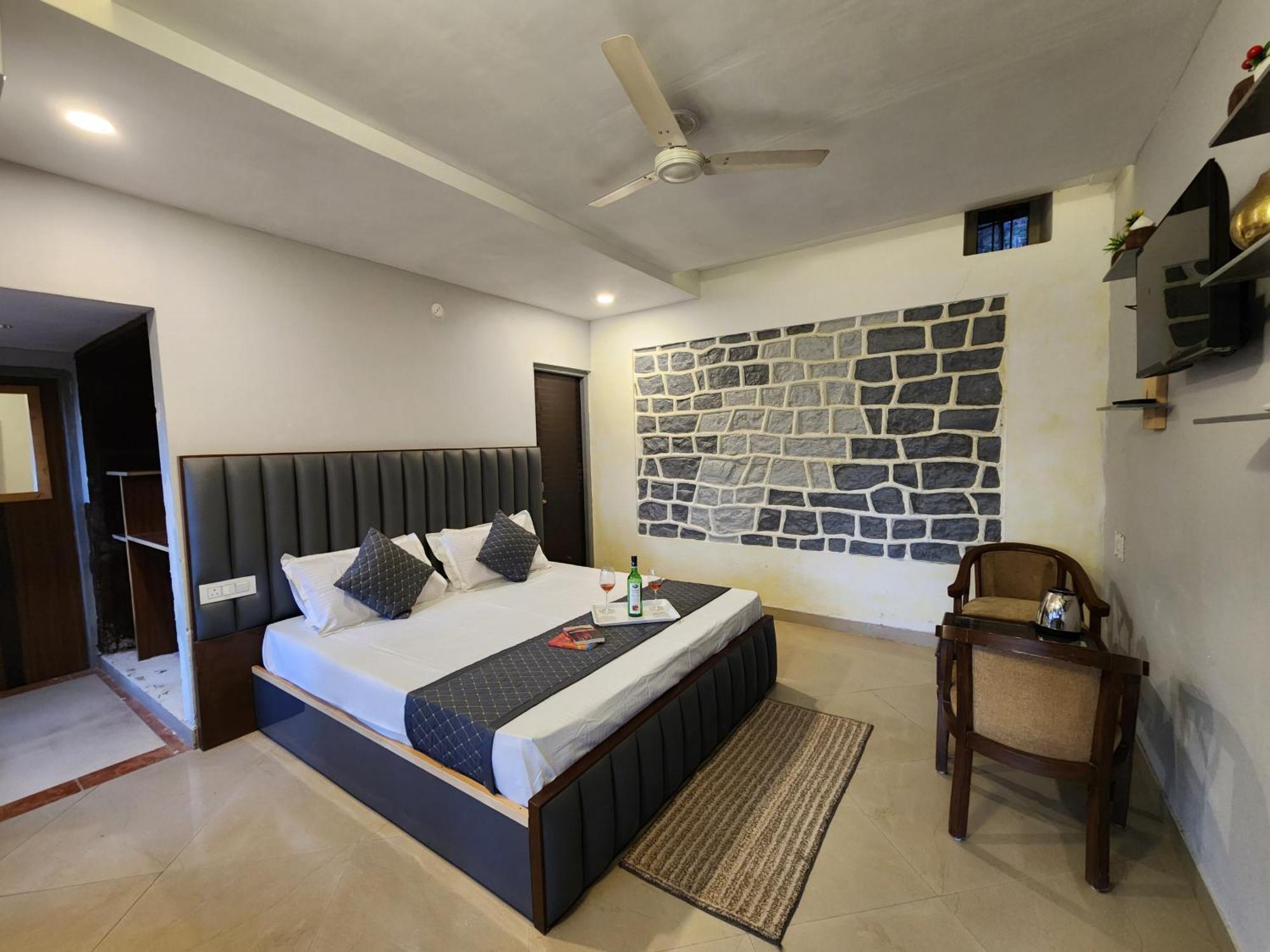 Pine Valley Resort Kasauli Exterior photo