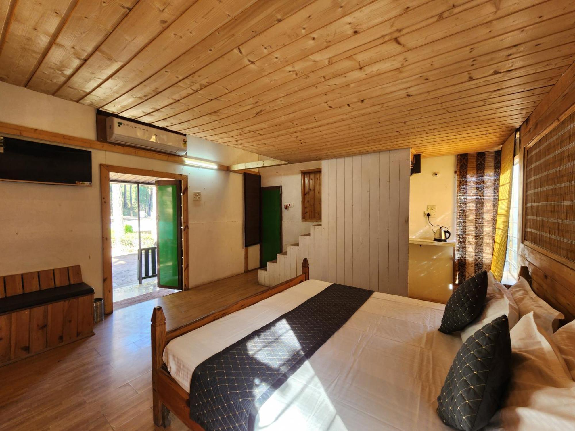 Pine Valley Resort Kasauli Exterior photo