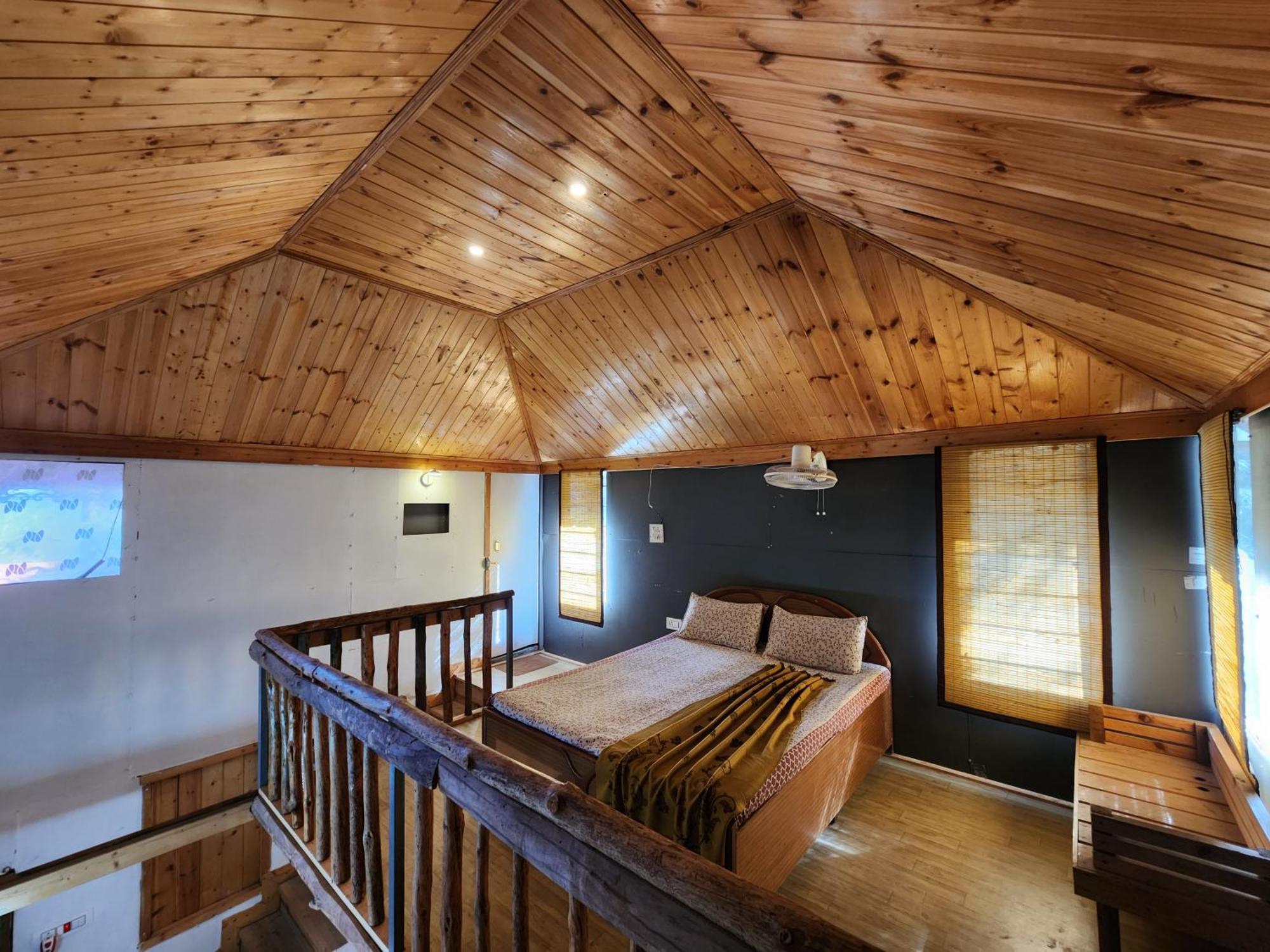 Pine Valley Resort Kasauli Exterior photo