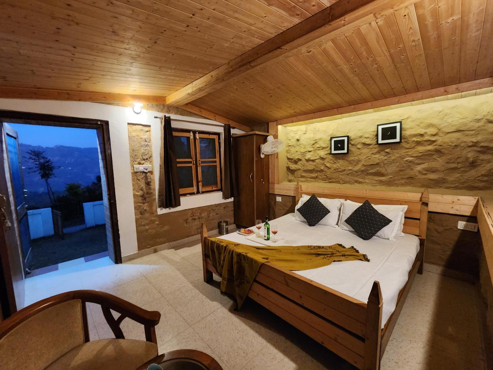 Pine Valley Resort Kasauli Exterior photo