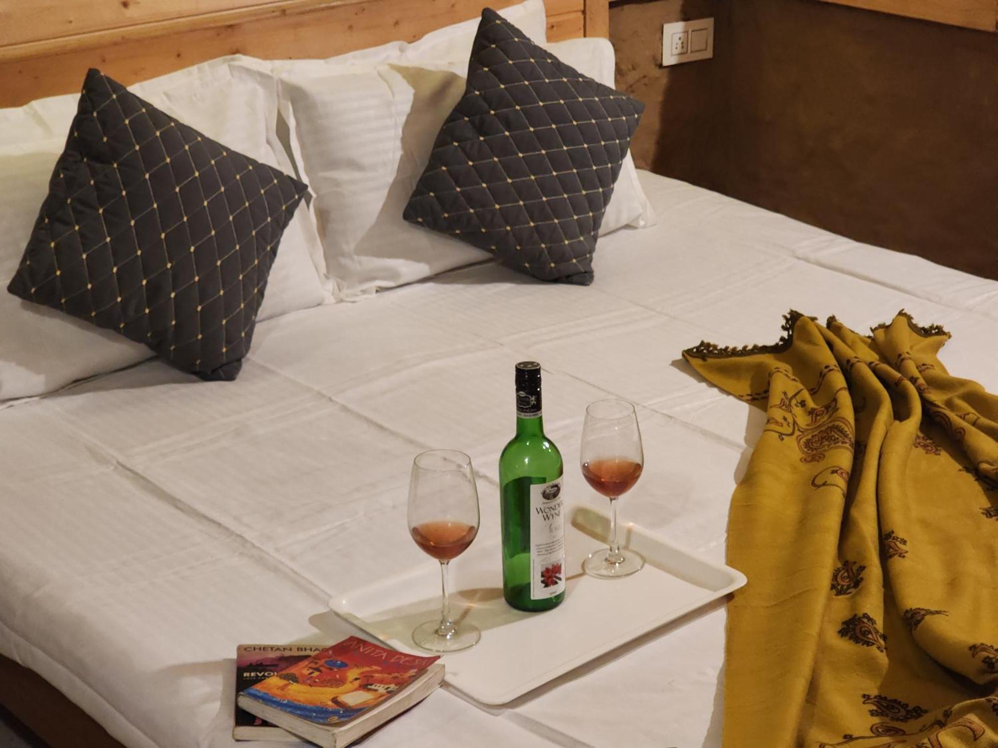 Pine Valley Resort Kasauli Exterior photo