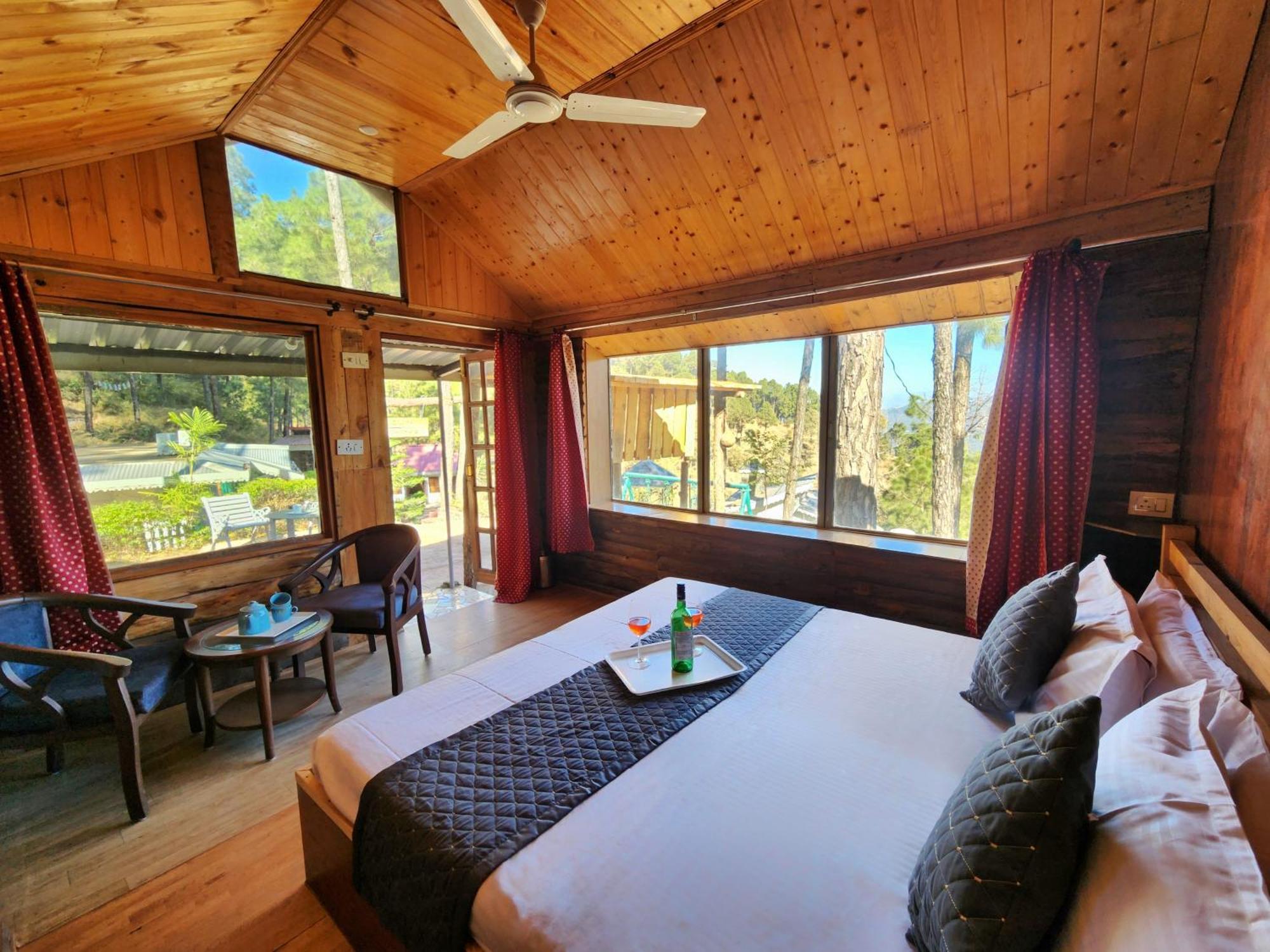 Pine Valley Resort Kasauli Exterior photo
