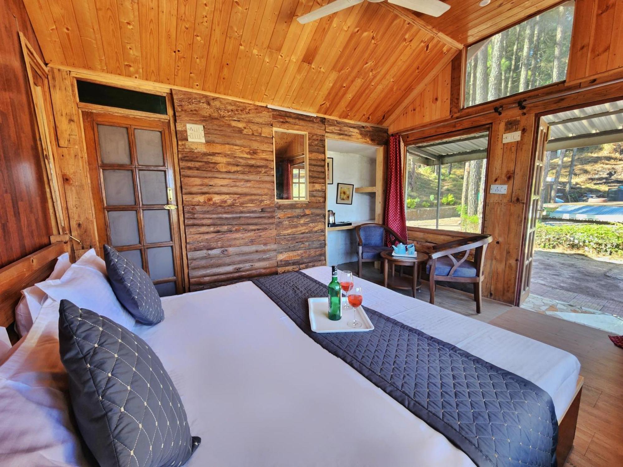 Pine Valley Resort Kasauli Exterior photo